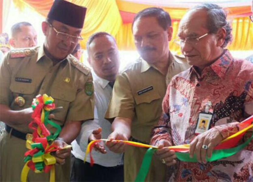Bupati HM Wardan Resmikan Pemakaian Gedung Baru Bank Riau Kepri