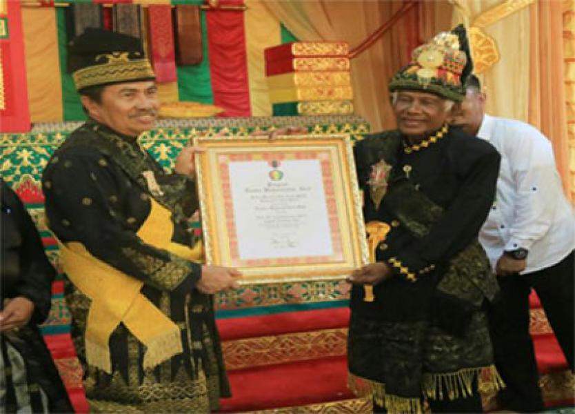 Bupati Siak Terima Anugerah MKA Aceh Barat
