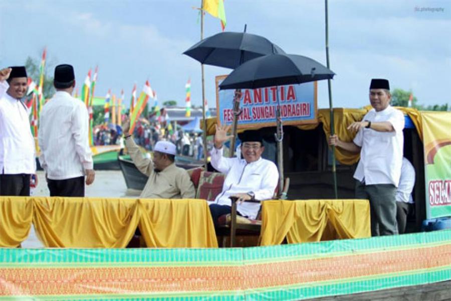 Bupati Wardan Buka Festival Sungai Indragiri