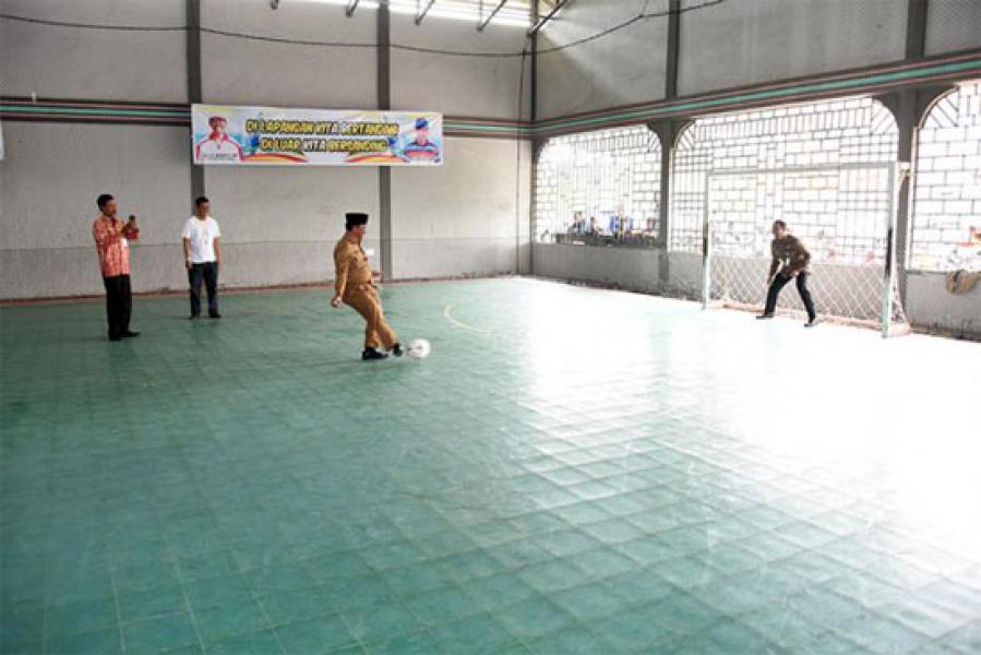 Diikuti 32 Tim, Plt Sekda Bengkalis Resmi Buka Turnamen Futsal PUPR 