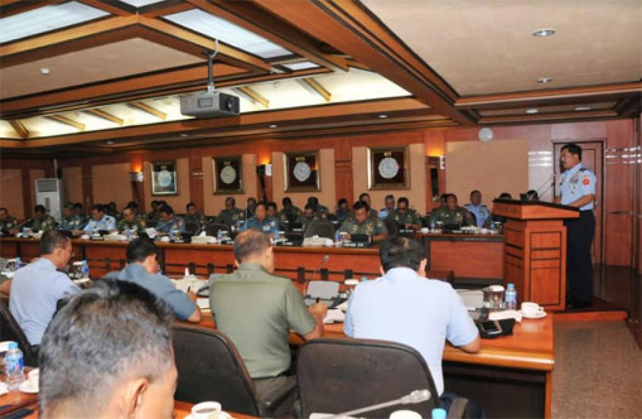 Entry Briefing Panglima TNI Bersama Kepala Staf Angkatan