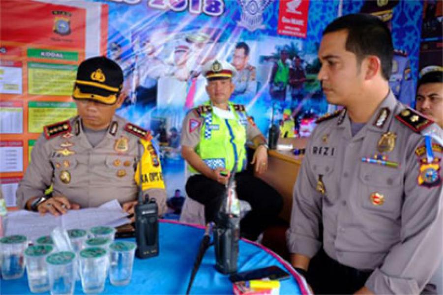 Kapolresta Cek Pos Pam dan Pos Yan Ops Lilin 2017 di Pekanbaru