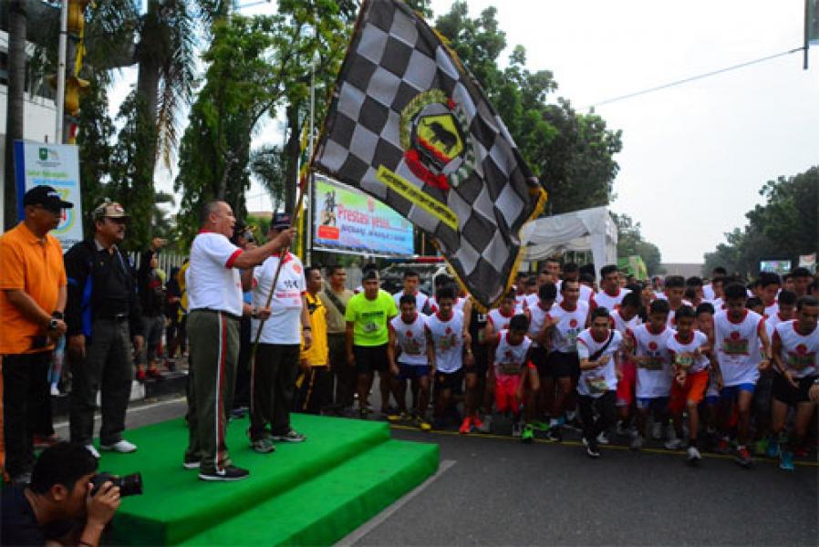 Kasdam I/BB Lepas Ribuan Peserta Lomba Lari 10K dan Jalan Santai Di Riau