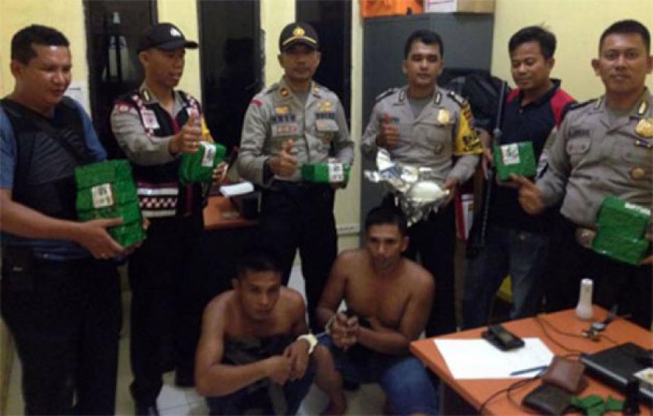 Polsek Siak Kecil Tangkap 2 Kurir Narkoba, 10 Kilogram Sabu Diamankan