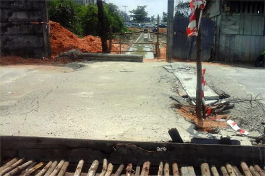 Terbengkalai, Pengerjaan Drainase Sukarno Hatta Asal Jadi