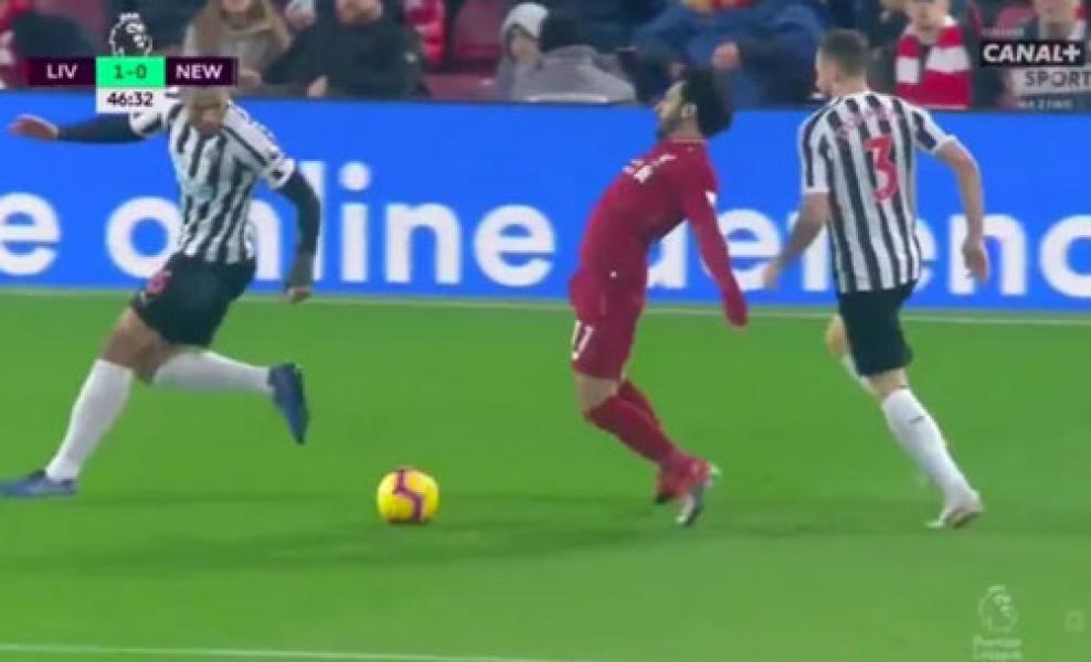 Aksi Diving Mohamed Salah di Laga Liverpool vs Newcastle Jadi Bahan Perbincangan
