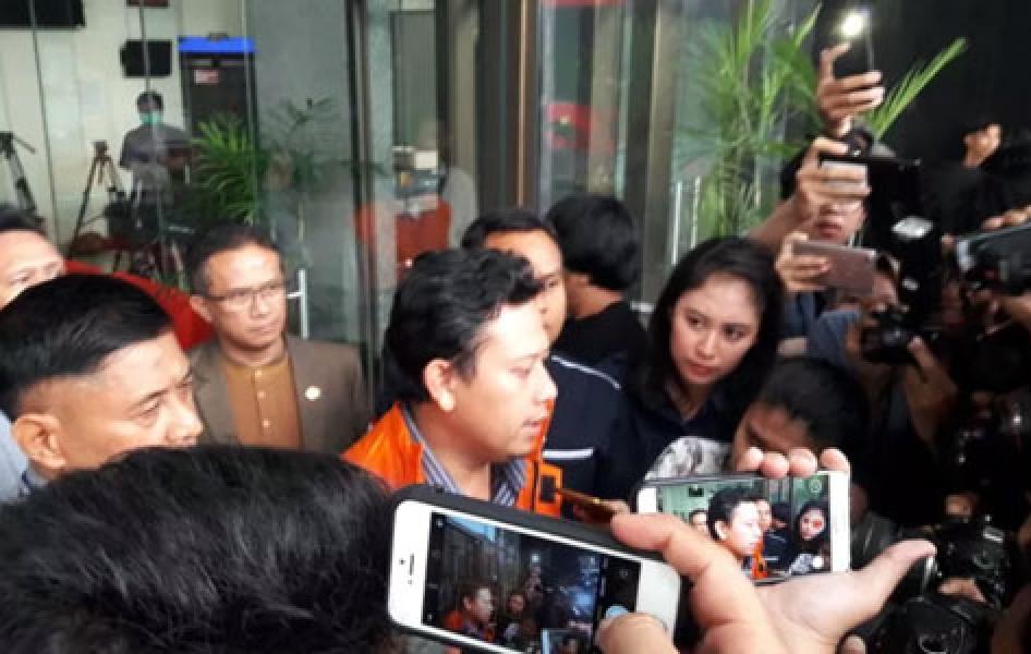 Bupati Cianjur Resmi Ditahan KPK