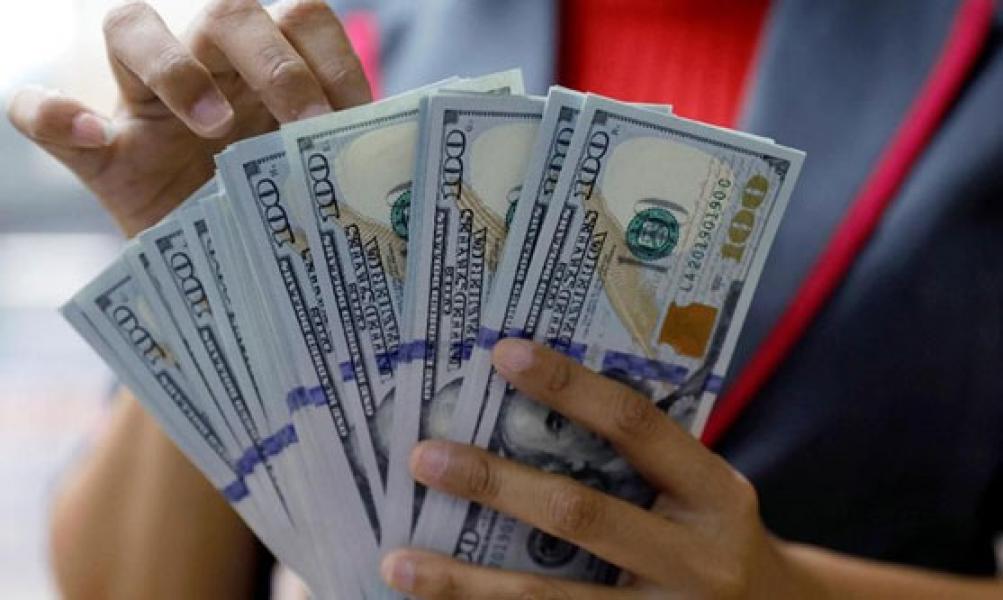 Dolar AS Mencium Bau Darah, Rupiah Terlemah Kedua di Asia