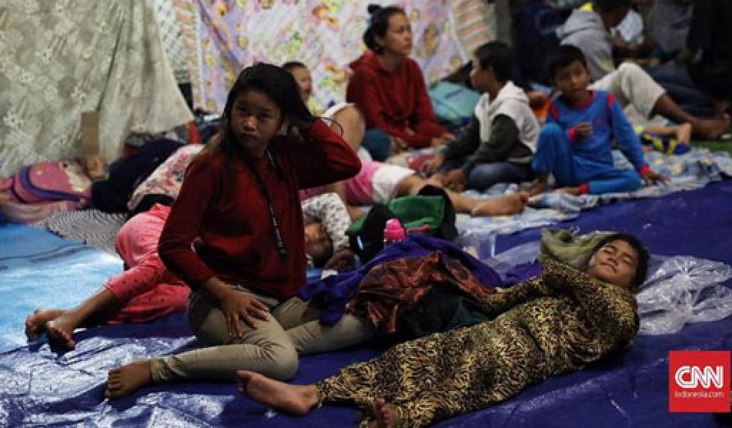 Isu Tsunami Susulan, Warga Pesisir Lampung Kembali Mengungsi