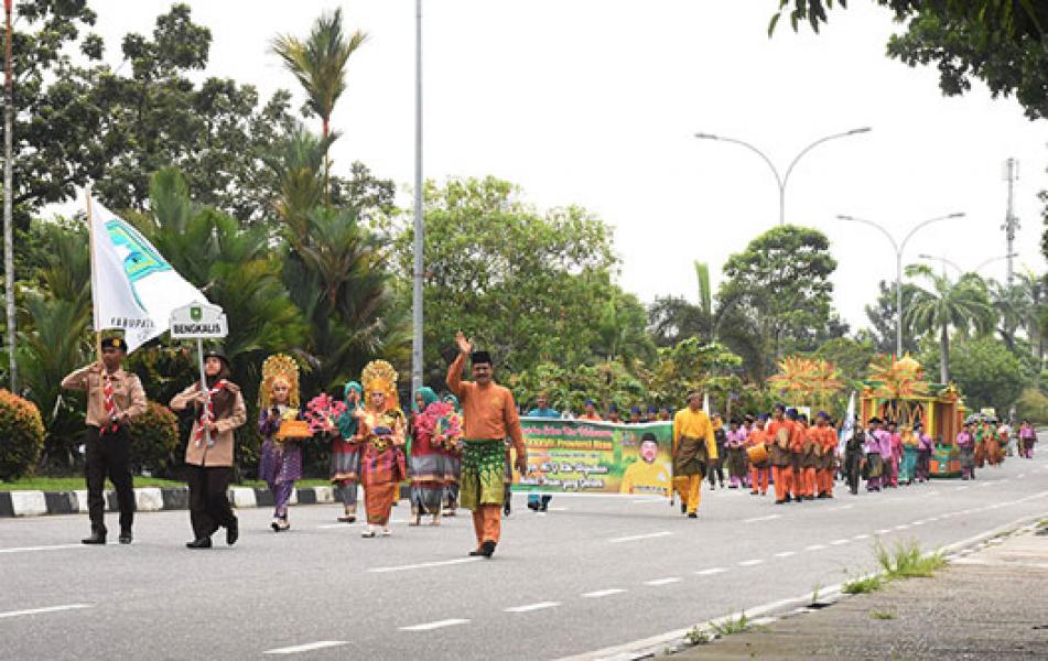 Kafilah Bengkalis Tampil Semarak Di Pawai Ta�ruf MTQ Riau Ke-37