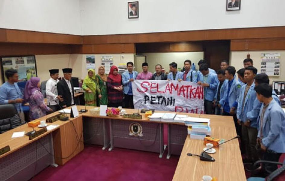 Mahasiswa Faperta UNRI Audensi Dengan Dewan
