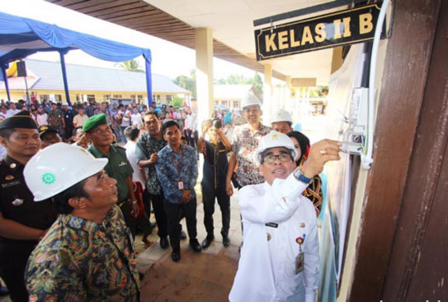PLN Nyalakan Listrik Desa Terakhir Di Kabupaten Kuansing 