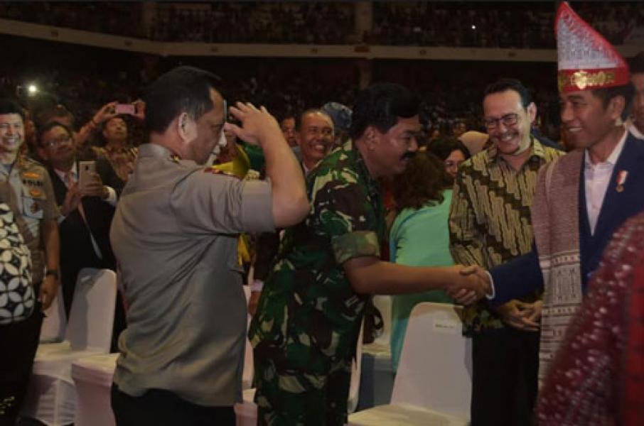 Panglima TNI Dampingi Presiden Jokowi Hadiri Perayaan Natal Nasional di Medan
