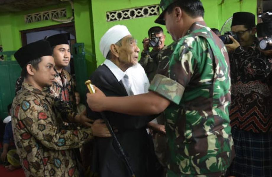 Panglima TNI Sambangi Pondok Pesantren Al-Anwar Sarang di Jawa Tengah