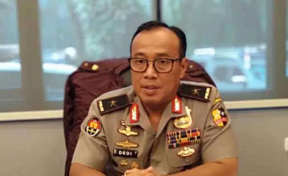 Perempuan Ini Dipukul Pakai Balok Saat Sedang Salat di Masjid