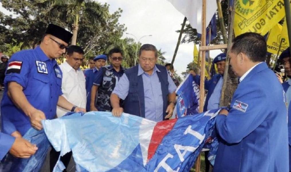 Polda Riau Kejar Dalang Perusakan Bendera Partai Demokrat
