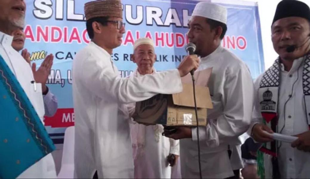 Sandiaga Menangis Dapat Sumbangan Kampanye dari Ulama