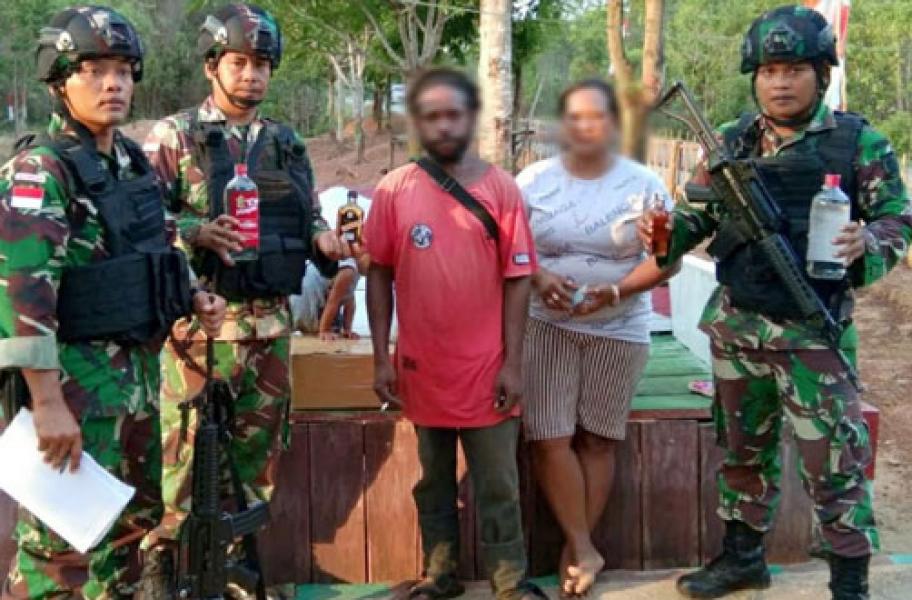 108 Botol Miras Berhasil Diamankan Satgas Yonif 411 Kostrad di Jalan Trans Papua