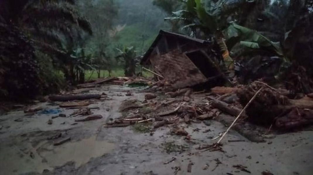 6 Rumah Hanyut Tersapu Banjir Bandang di Labuhanbatu Utara