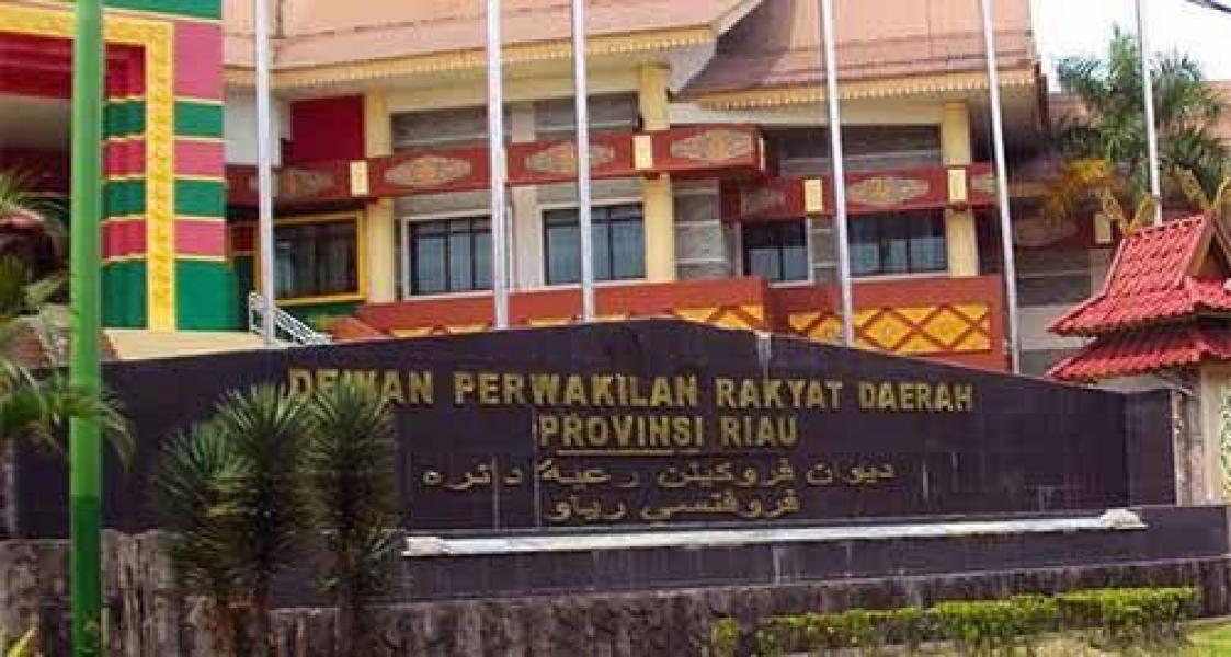 65 Anggota DPRD Riau Masuki Masa Reses