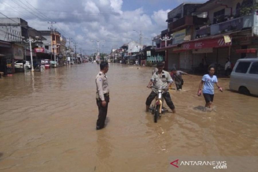 Balita Tewas Terseret Banjir di Rokan Hulu