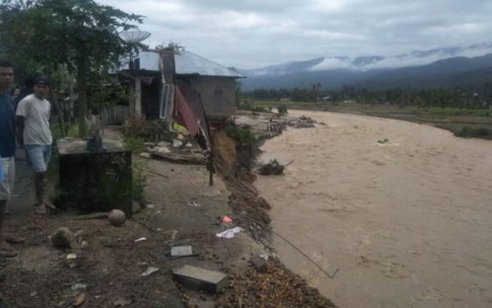 Banjir Bandang Terjang Solok Selatan, 1 Jembatan Ambruk & 6 Rumah Hanyut