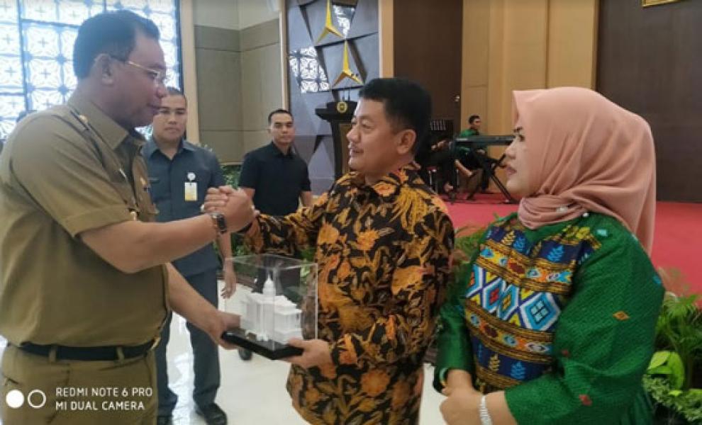 Bupati Rohil Hadiri Pisah sambut Kajati Riau 