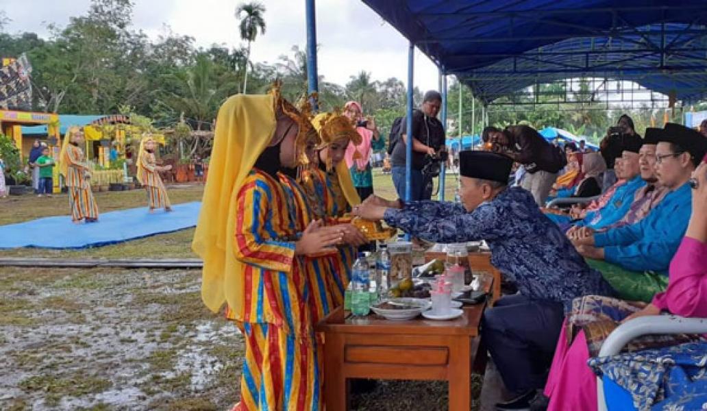 Camat Bantan Buka Ekspo Desa Berancah