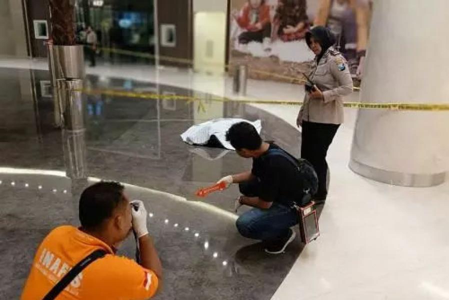 Diduga Depresi, Pria Ini Lompat dari Lantai 4 Mal