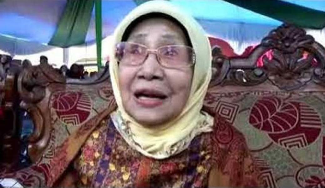 Foto: Hj Maimanah Umar MA (Almarhumah)