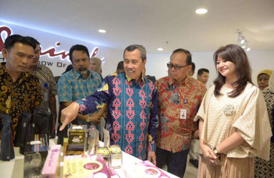 Gubri Buka Pameran Singkat Produk Unggulan Provinsi Riau