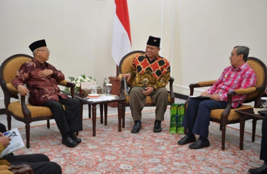 Gubri dan Rektor UIN Suska Riau Temui Wapres