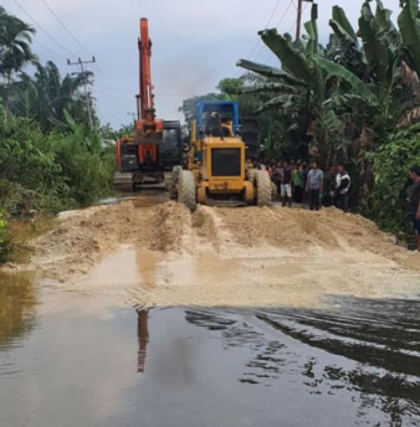 Jalan Lintas Rengat-Tembilahan Sudah Bisa Dilewati