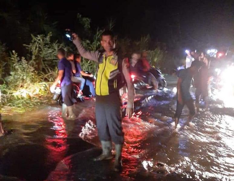 Jalan Rengat-Tembilahan Putus, Pengendara Diimbau Tempuh Jalur Alternatif