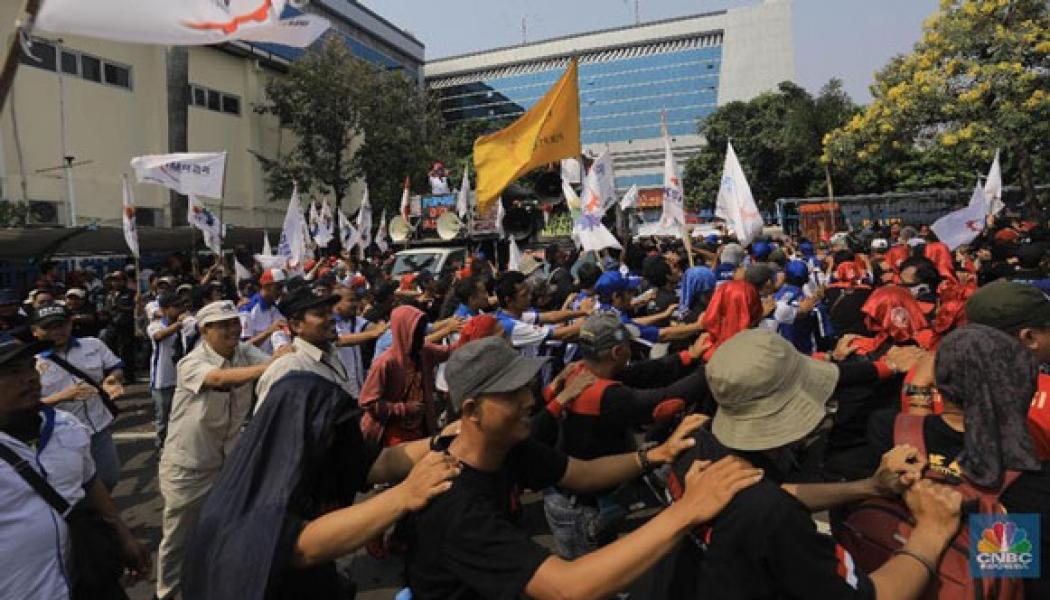 Kado Tahun Baru Jokowi: 100 Ribu Buruh Demo di 20 Provinsi!