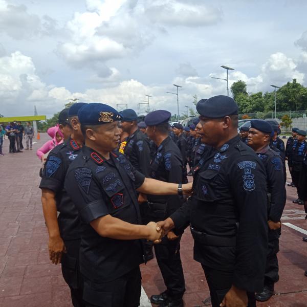 Kapolda Sambut Kepulangan 100 Personel Brimobda Riau BKO Papua