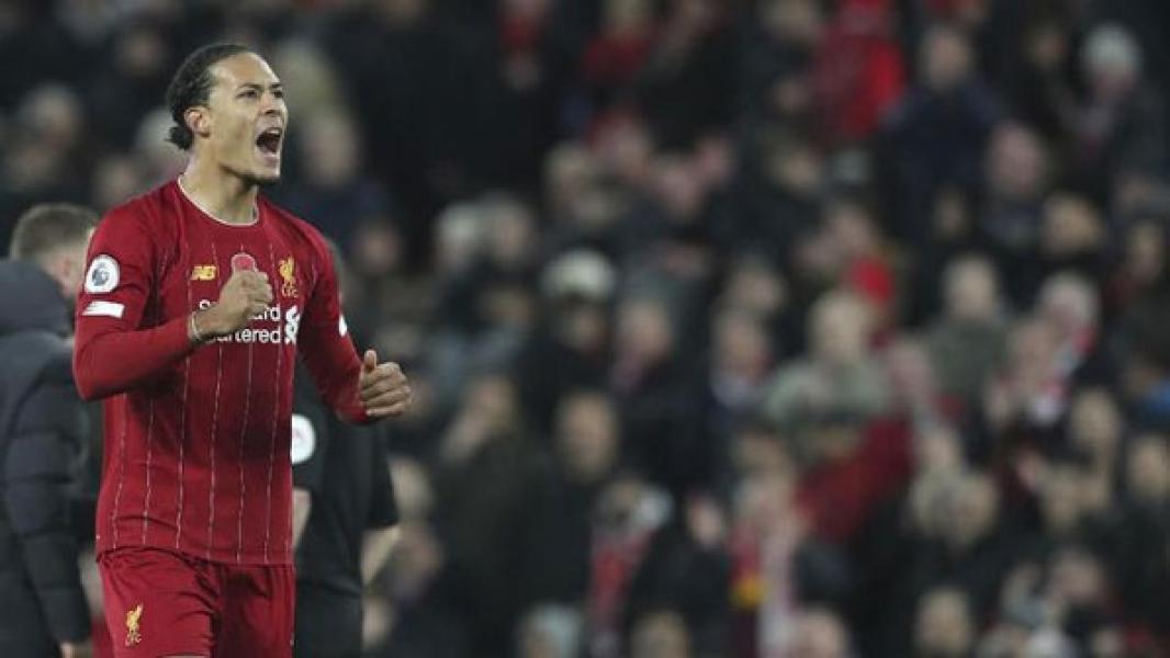 Liverpool Menang, Van Dijk Potong Rumput Stadion Leicester