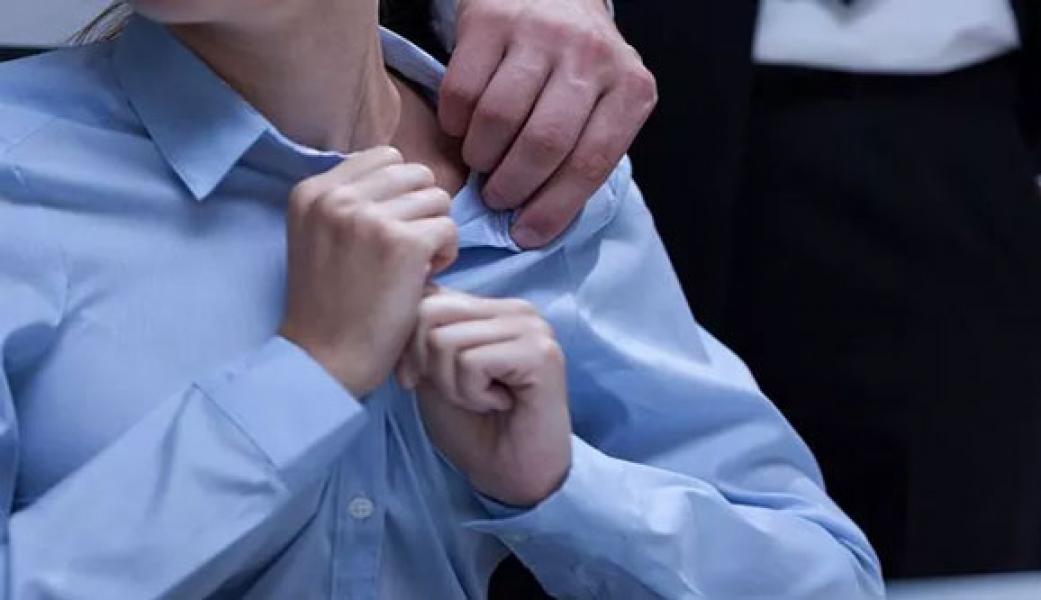 Paksa Penumpang Wanita Oral Seks, Sopir Taksi Online Babak Belur Dikeroyok Massa