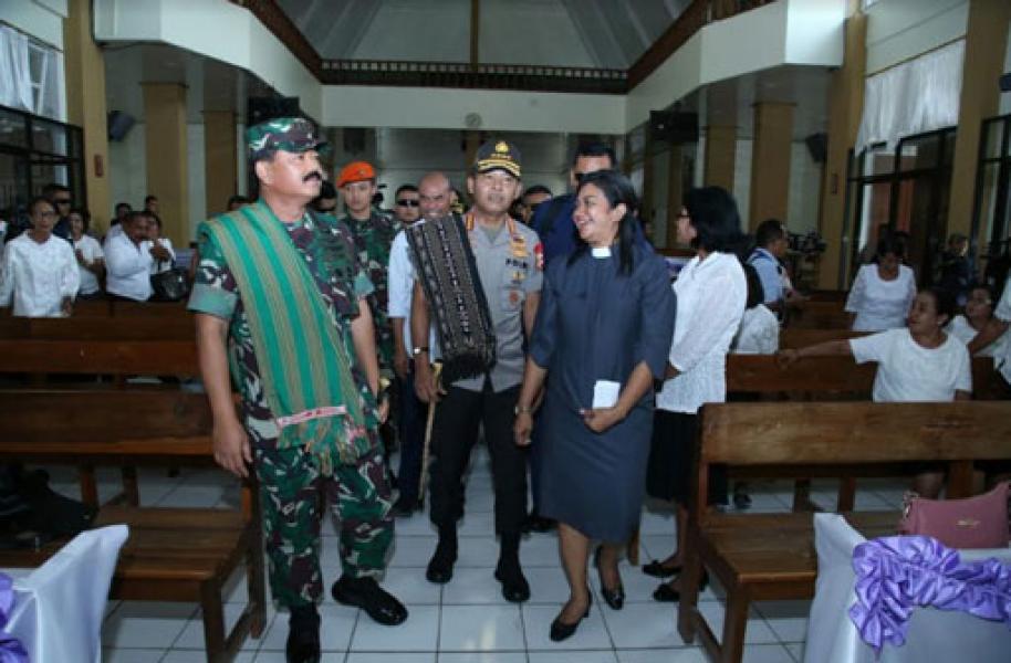 Panglima TNI dan Kapolri Tinjau Pengamanan Natal di Kupang