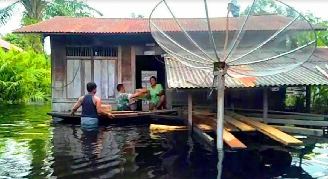 Peltu M Sitepu Sisihkan Gaji Bantu Warga Korban Banjir
