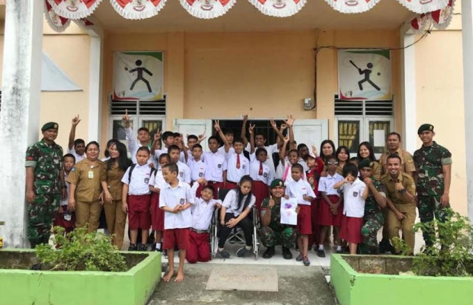 Peringati Hari Disabilitas Internasional, Satgas Pamrahwan Yonif 754/ENK Kostrad Kunjungi SLB Mimika
