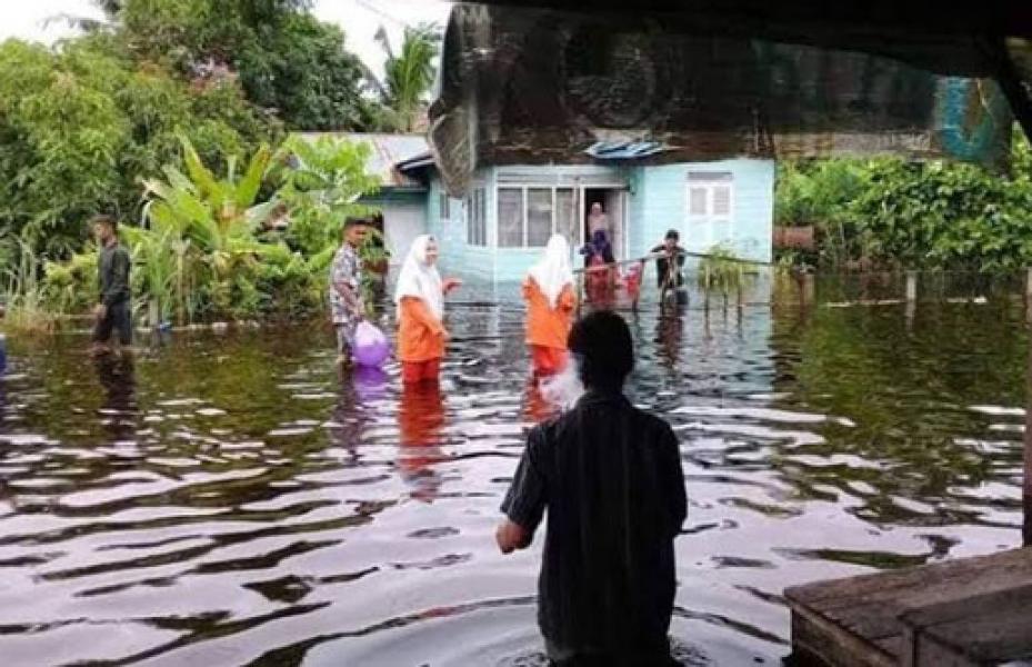 Prihatin, Gubri: Prioritaskan Kesehatan Korban Banjir