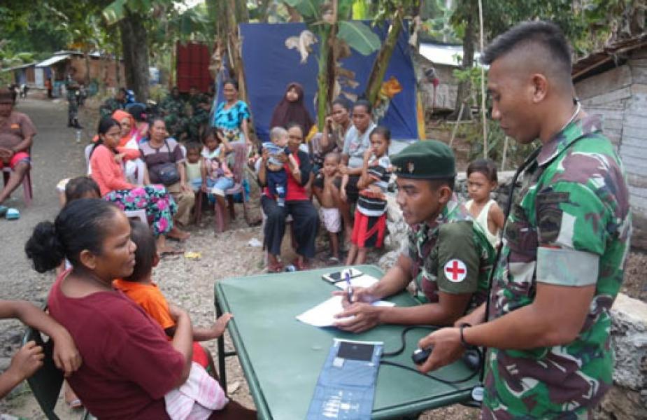 Satgas Pamrahwan Maluku Yonif RK 136/TS Gelar Pengobatan Gratis