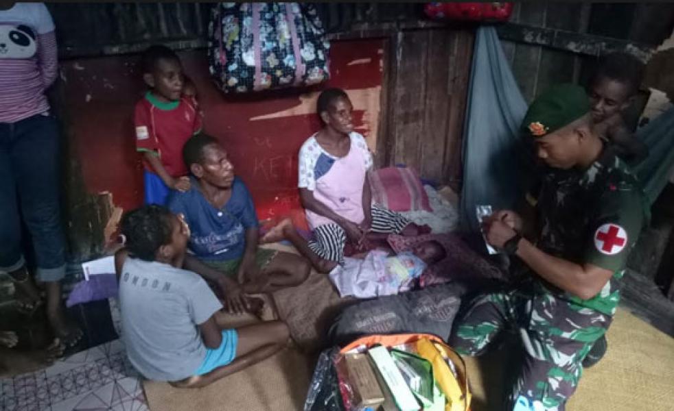 Satgas Yonif 754 Kostrad Laksanakan Pelayanan Kesehatan di Pemukiman Suku Sem Sagar Asmat