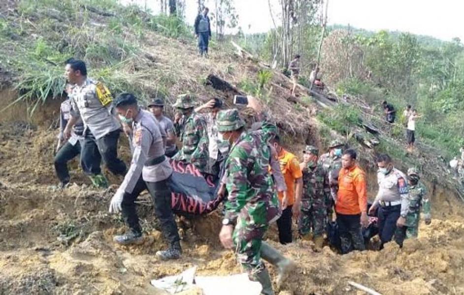 Setelah Dua Hari Penggalian, Kedua Jasad Korban Longsor Rohul Akhirnya Ditemukan