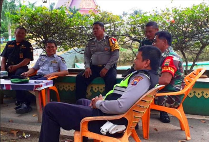 Sinergitas TNI-Polri, Babinsa Koramil 02 Rambah Lakukan Komsos
