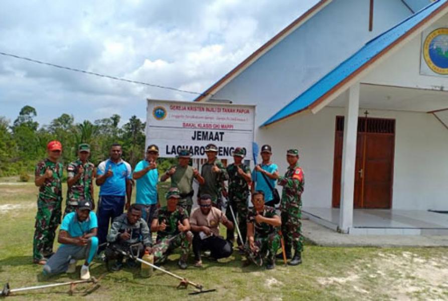 Sinergitas TNI-Polri Solid Berbenah Dalam Menyambut Natal Bersama Masyarakat di Senggo
