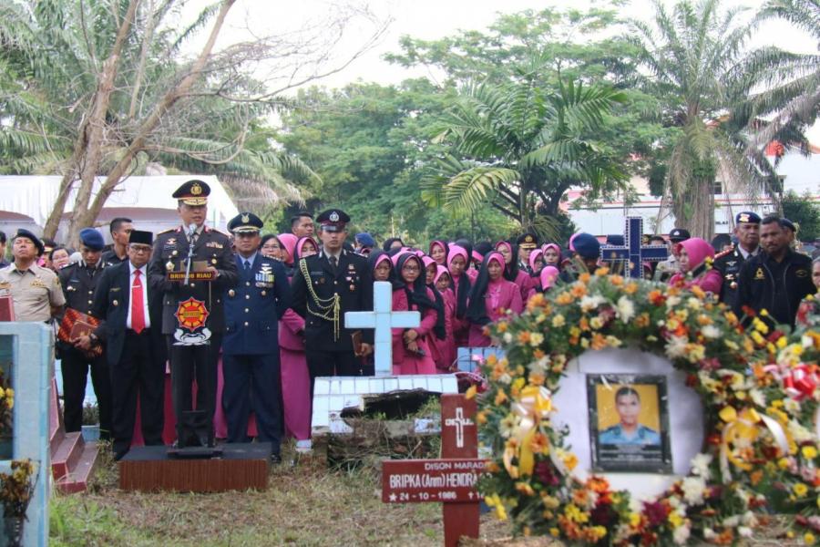 Tali Asih, Kapolda Riau Berikan Rumah Kepada Istri Bripka (ANM) Hendra Saut Parulian Sibarani