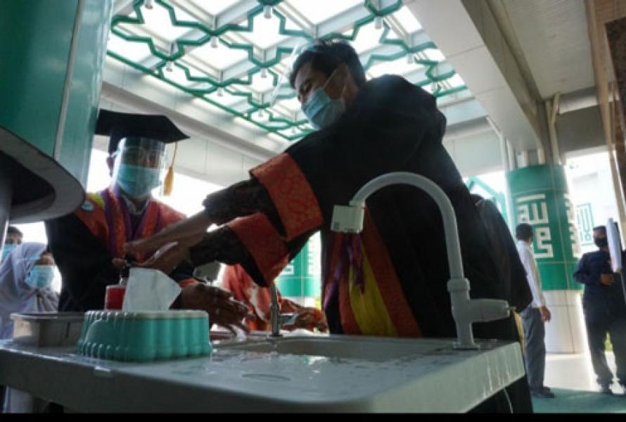 726 Mahasiswa UMRI Diwisuda Dengan Menerapkan Protokol Kesehatan
