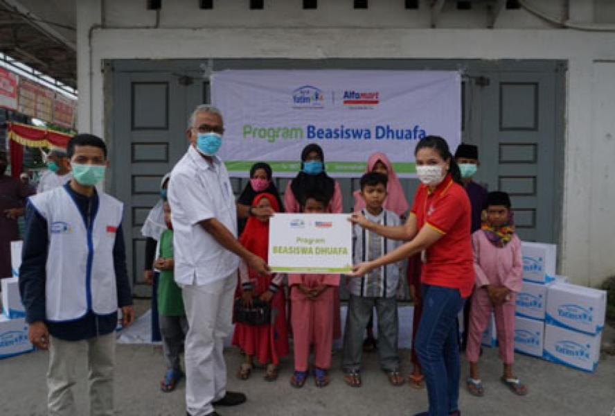 Bersama Alfamart, Rumah Yatim Cabang Pekanbaru Sukses Bantu Ratusan Warga Tirta Siak